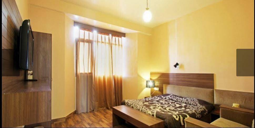 Itsy Hotels Crystal Palace With Valley View Шимла Экстерьер фото
